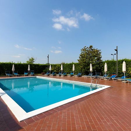 Novotel Caserta Sud Esterno foto