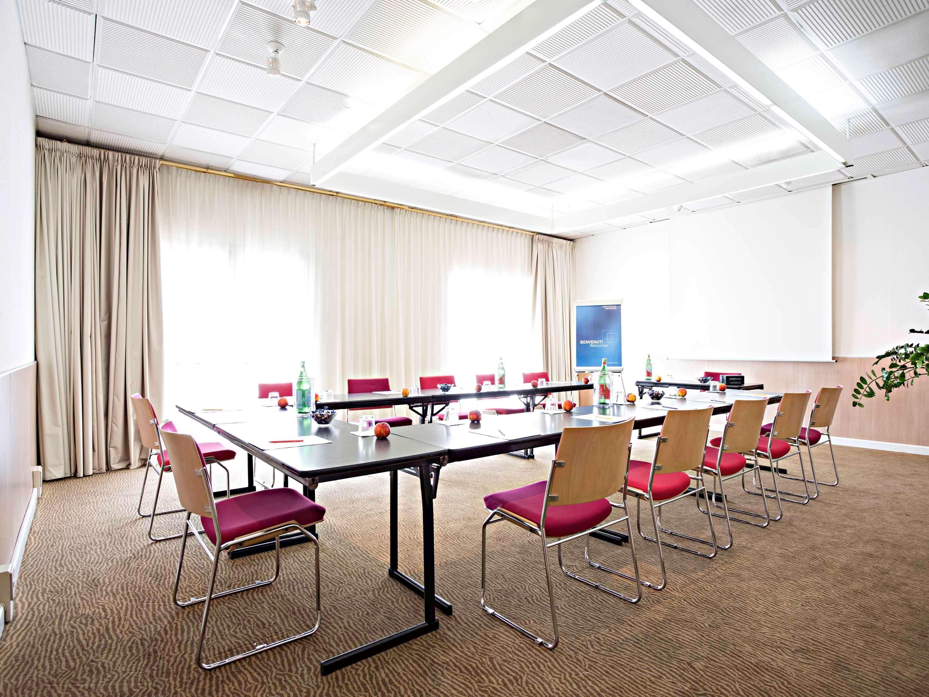 Novotel Caserta Sud Esterno foto