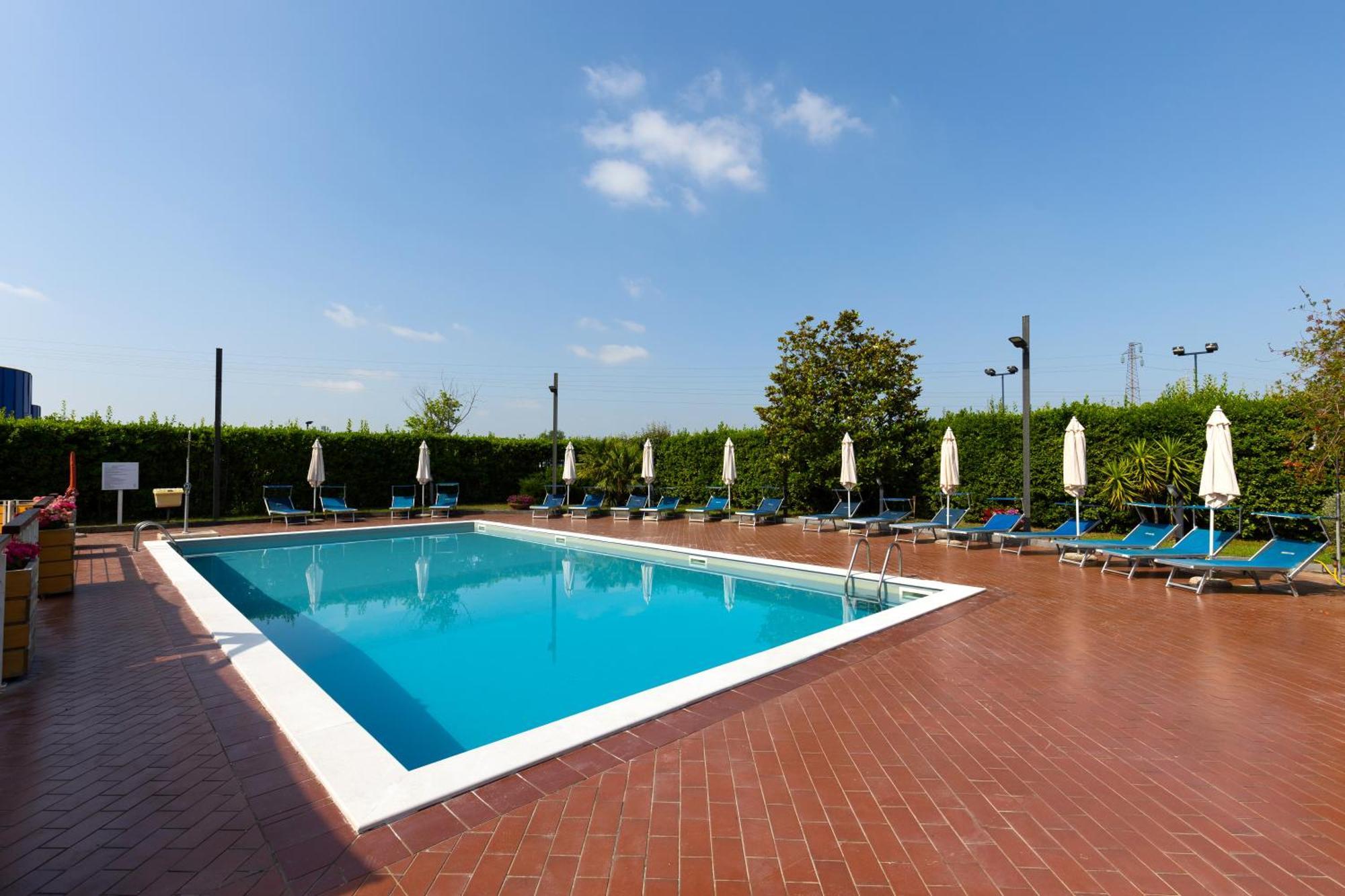 Novotel Caserta Sud Esterno foto