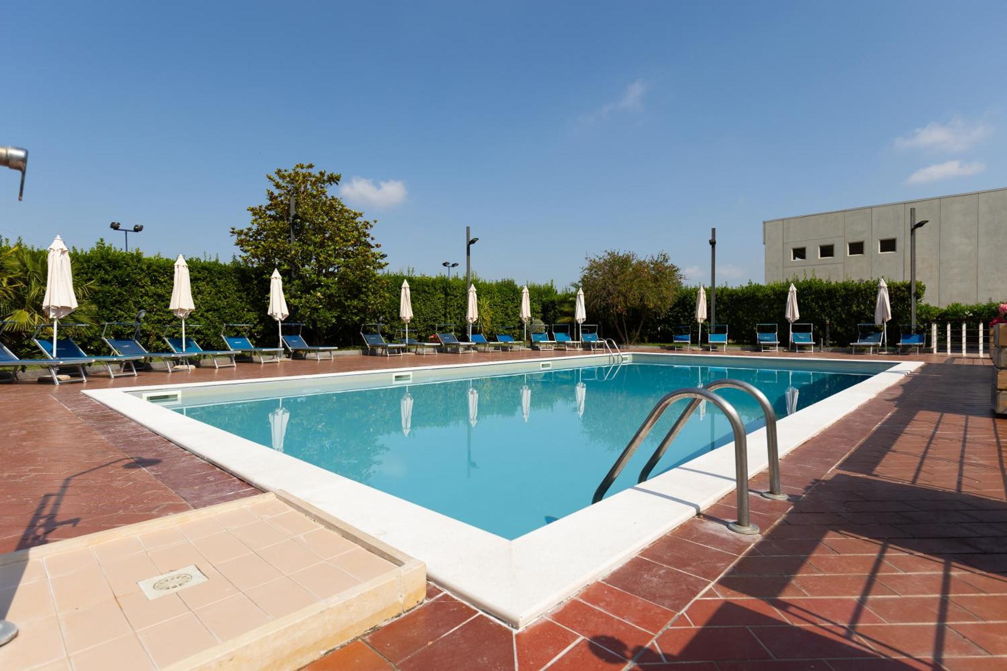 Novotel Caserta Sud Esterno foto