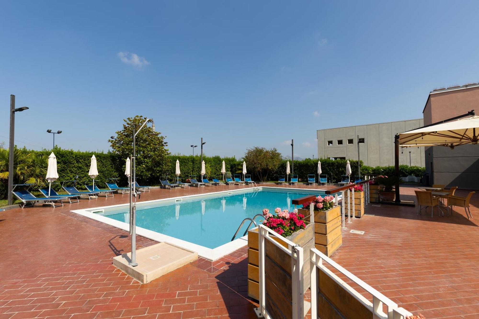 Novotel Caserta Sud Esterno foto