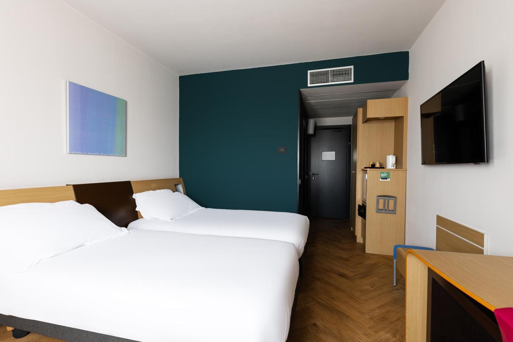 Novotel Caserta Sud Esterno foto