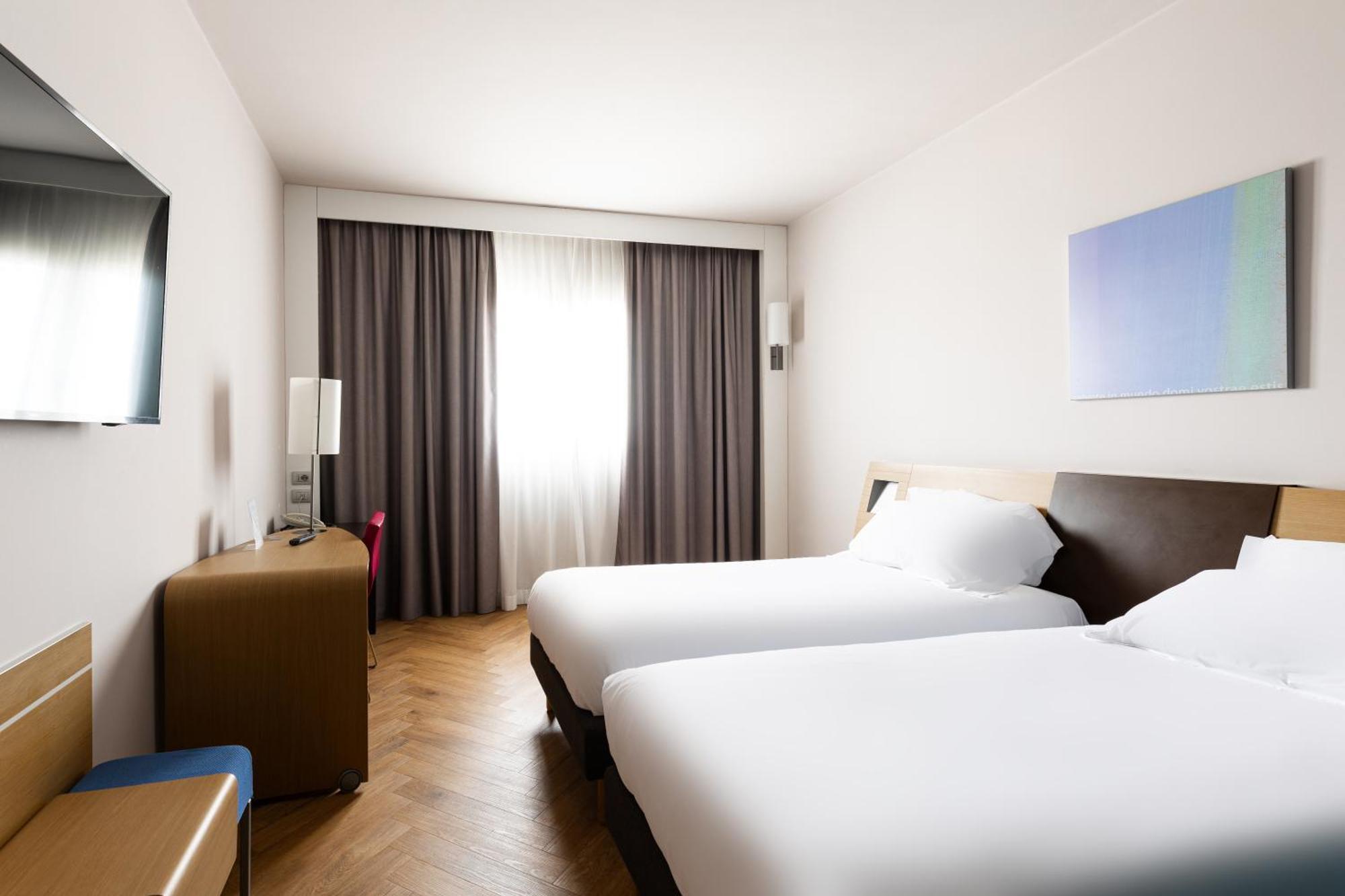 Novotel Caserta Sud Esterno foto