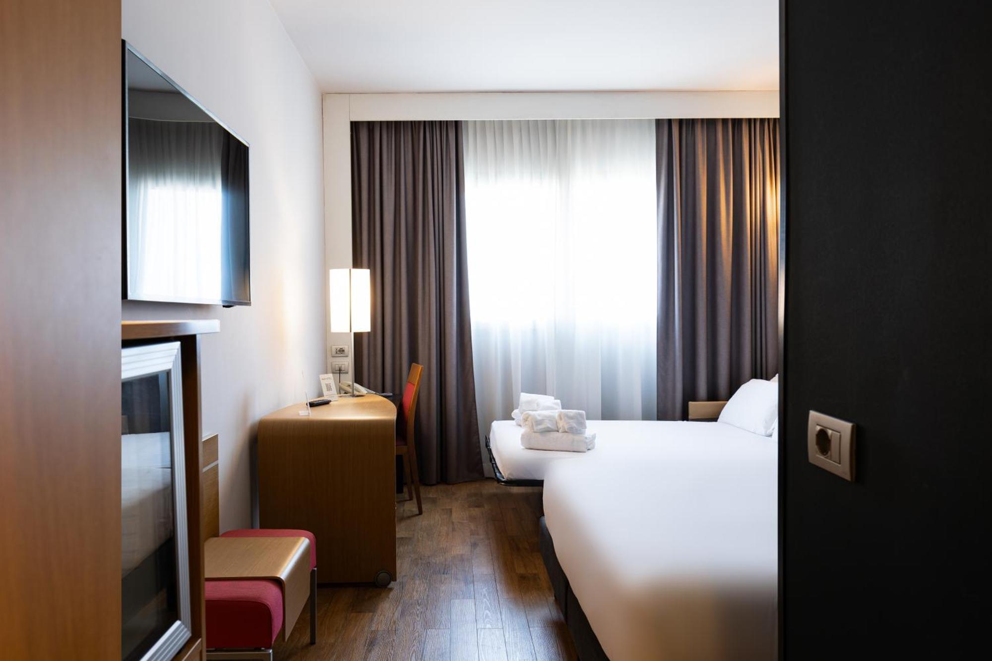 Novotel Caserta Sud Esterno foto