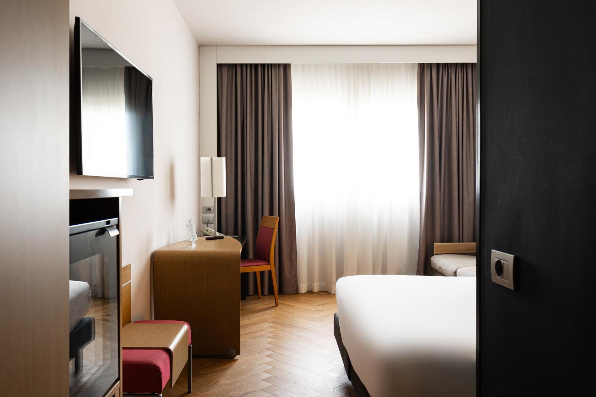 Novotel Caserta Sud Esterno foto